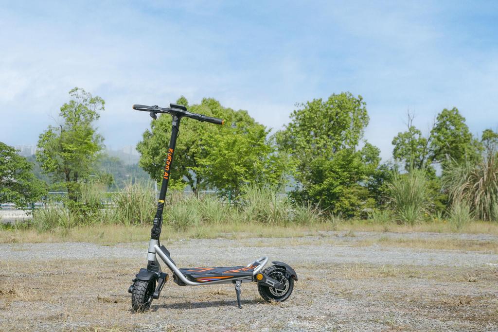 KuKirin A1 Foldable Electric Scooter, 800W Motor with 1000W Peak Power, 45km Range, Dual 140mm Disc Brakes, IPX4 Waterproof, LED Screen