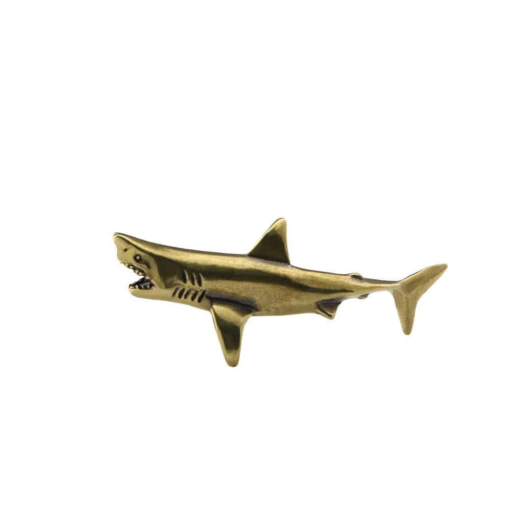 Latón Tiburón Pequeño Adorno Animal Metal Figurine Mascota de Té Decoración de Escritorio Oficina Colección de Artesanías Decoración del Hogar