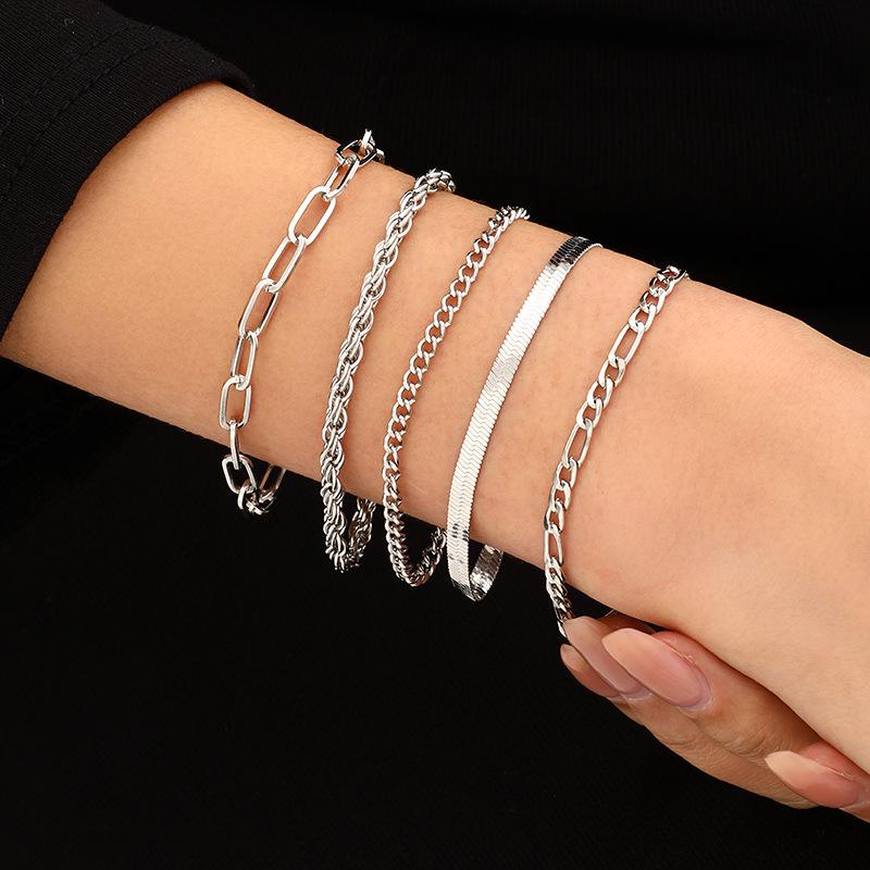 Модный пятикомпонентный набор браслетов из сплава для женщин - Стильный и уникальный дизайн