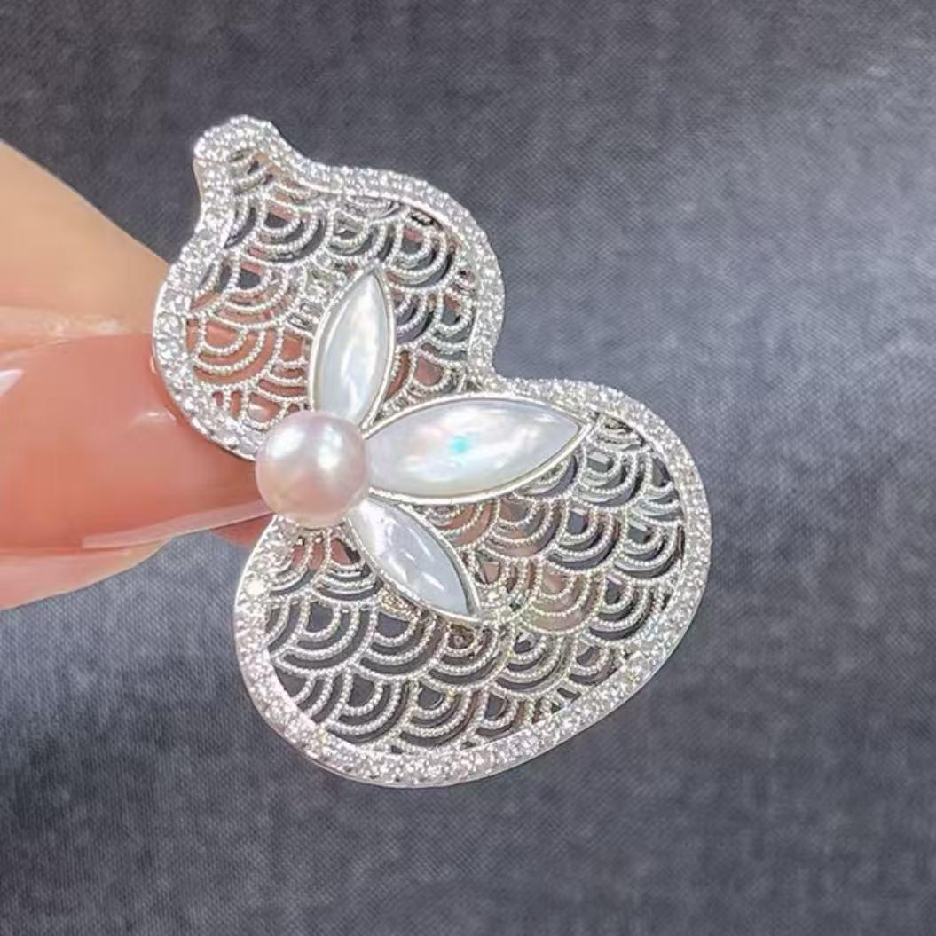 Fu Lu Hulu Brooch and Coat Pin Corsage - Perfect Mother s Day Gift for Mom серебряный
