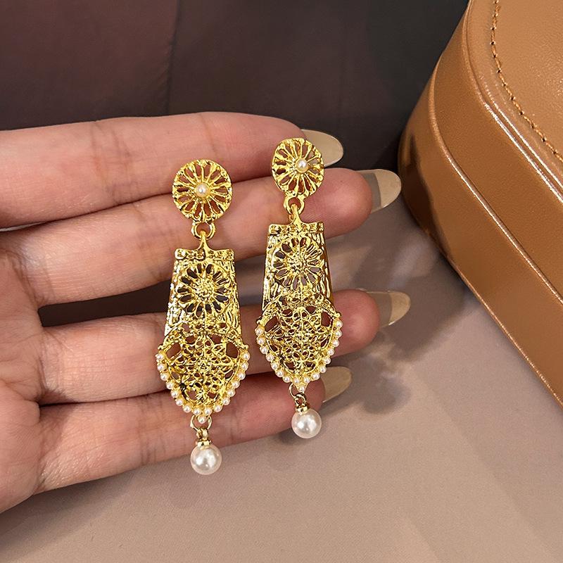 Silver Needle Rhinestone-Pearl Geometric Vintage Style Luxury Women's Earrings