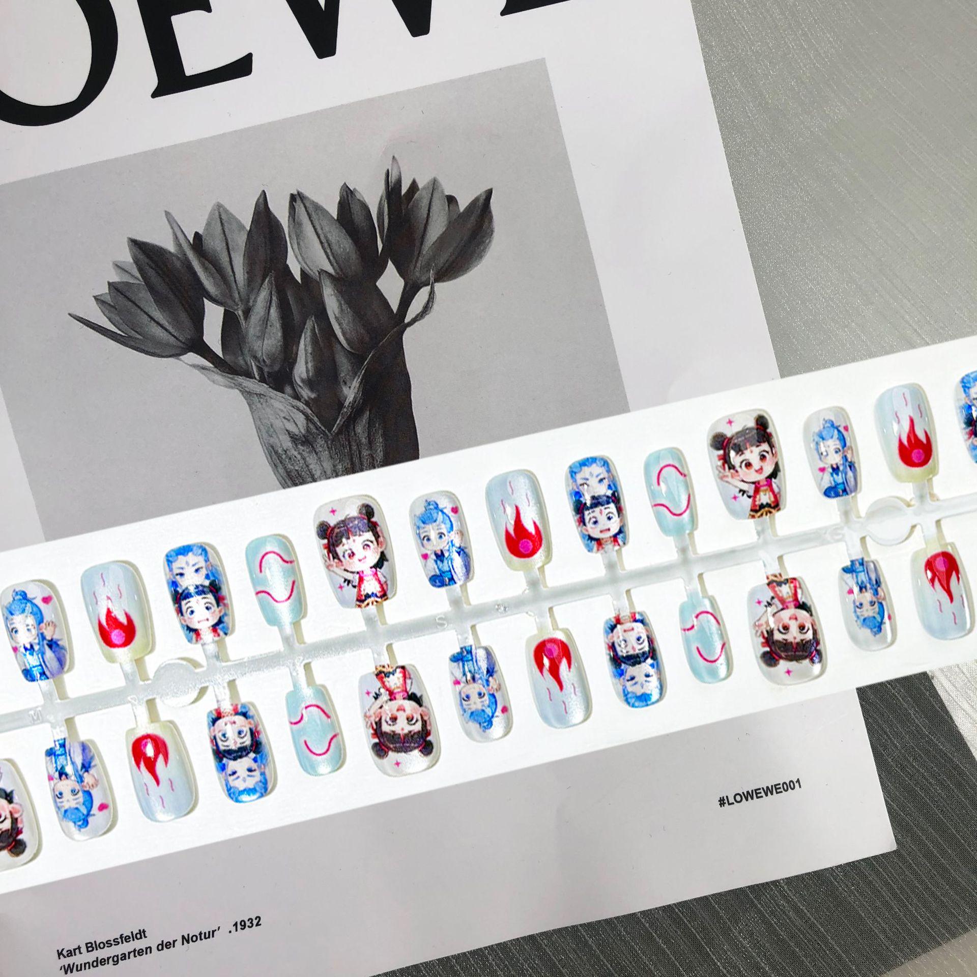 

Милые белые кошки и мультяшные патчи для нейл-арта с Нечжой и Ао Бином