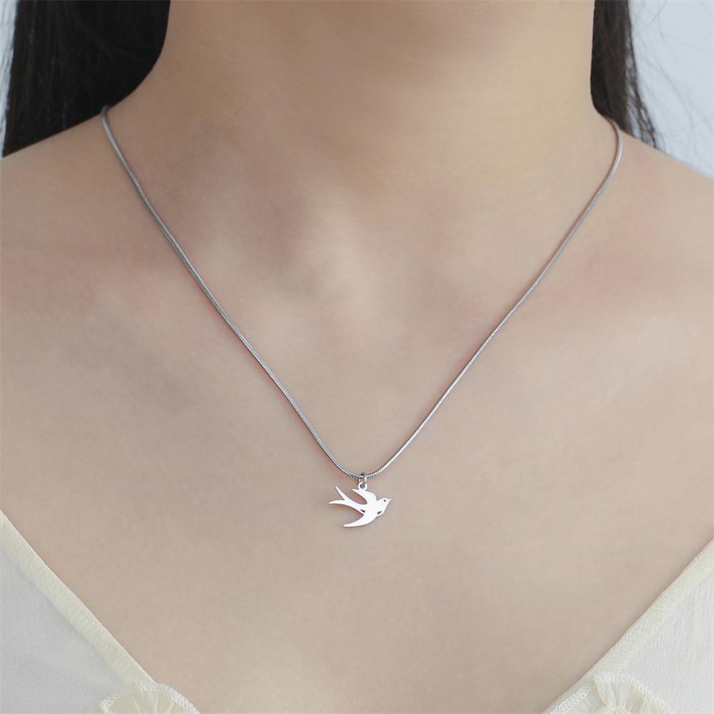 My Shape Swallow Pendent Necklace Stainless Steel Choker Swallow-Tailed Kite Bird Animal Charms Chain Women Jewelry Flying Birds