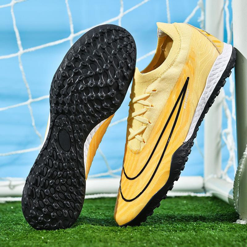 202520252025 New World Cup Messi Football Shoes Male Students Spike Grass Game Sports Shoes