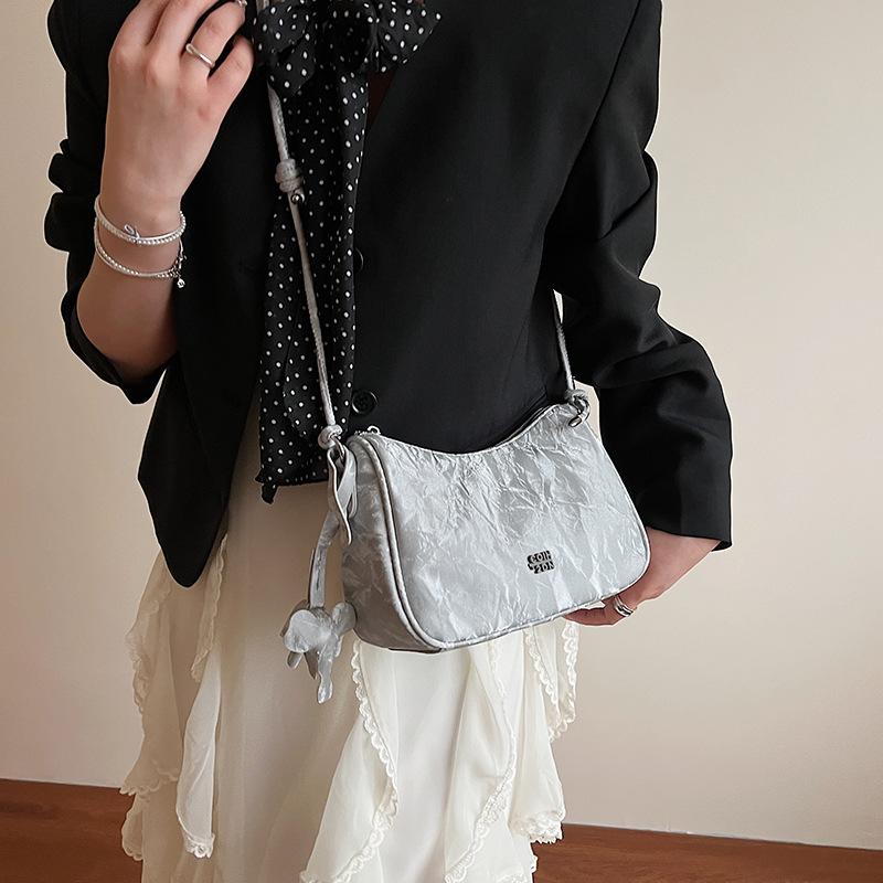Fashion trend versatile women's bag light luxury casual shoulder armpit bag new niche casual commuter messenger bag