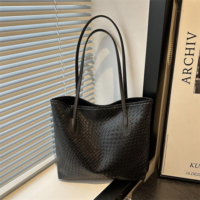 Korean Version of Casual Commuting Large-capacity Bag Women's 2025 Woven New Simple Tote Bag Niche Fashion Shoulder Bag