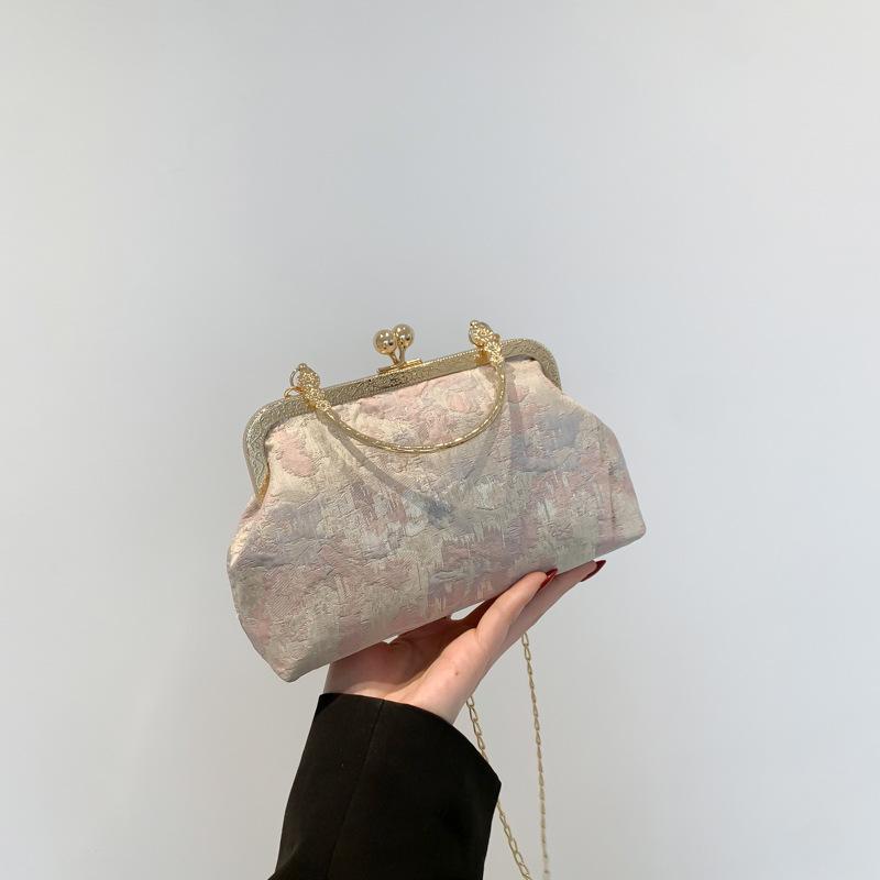 French Retro and Fashionable Embroidered Handbag New Niche Fashion Small Square Bag Casual Crossbody Bag