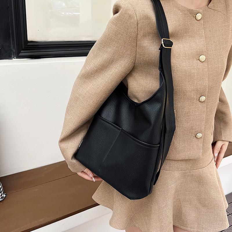 Stylish Vintage Women's Shoulder Bag Trendy Tote For Fall With Large Capacity And Unique Design