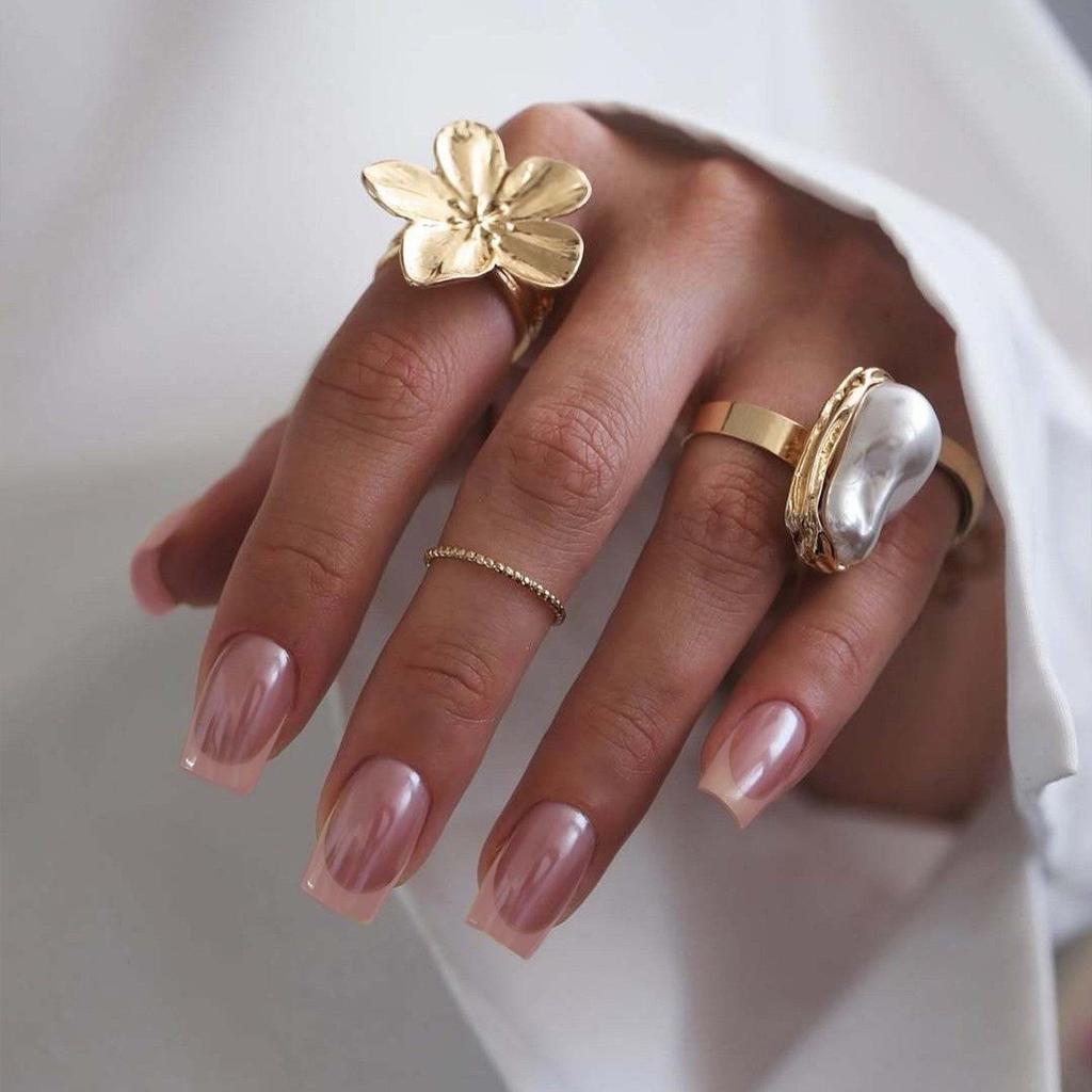 Hochwertige tragbare künstliche Nägel im Mandel-Nude-French-Stil – mittellange und lange Nagelspitzen