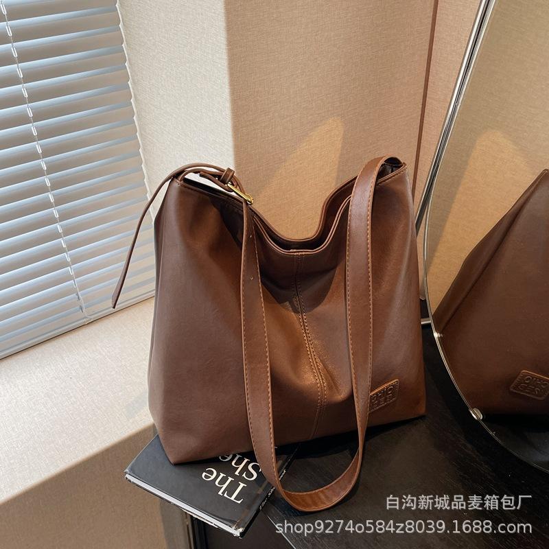 

Retro large-capacity bag women s autumn and winter 2025 new trendy fashion Korean bucket bag versatile shoulder messenger bag