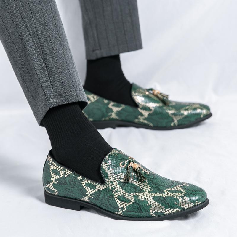 Duży rozmiar biznesowe skórzane buty na stopy męskie wiosenne i jesienne lekkie mokasyny z frędzlami męskie buty lazy jeden pedał męskie buty