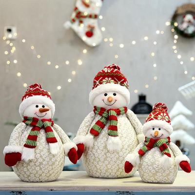 Weihnachts-Schneeflocken-Serie: Schneemann-, Weihnachtsmann- und Rentier-Ornamente für die Feiertagsdekoration