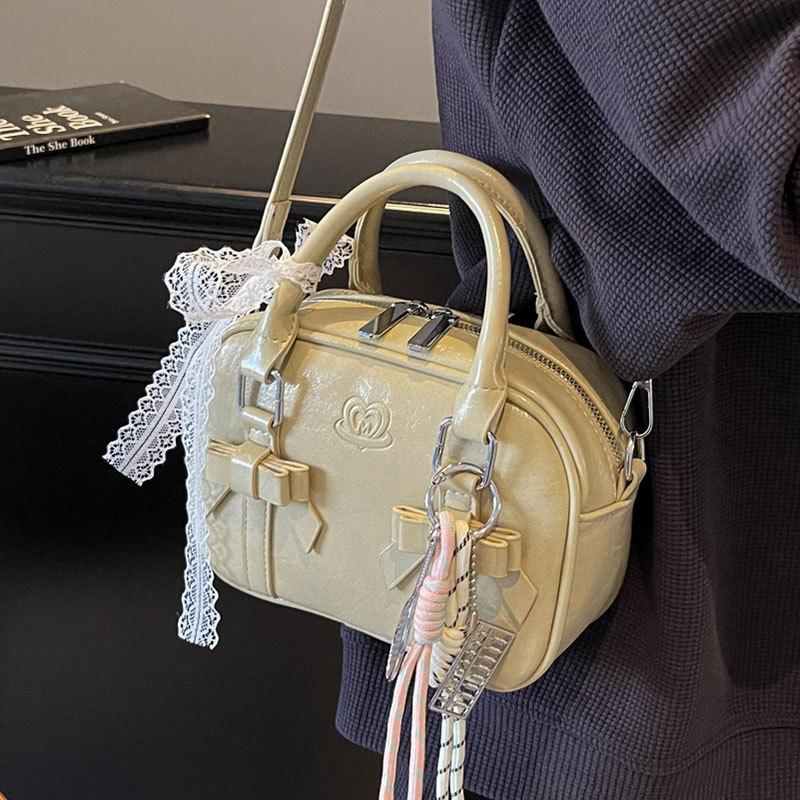 Popular Korean version of sweet and cool style high-end portable Boston bag women's versatile fashion niche design messenger bag