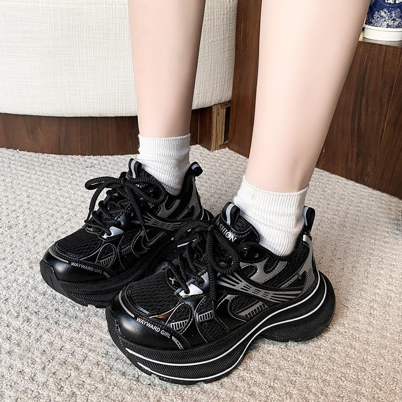 

Женские кроссовки на толстой подошве, весна и осень 2025, суперхит, новые модели, увеличивающие рост и удобные, сетчатые, всесезонные, повседневные, серебристые кроссовки 40 чёрный