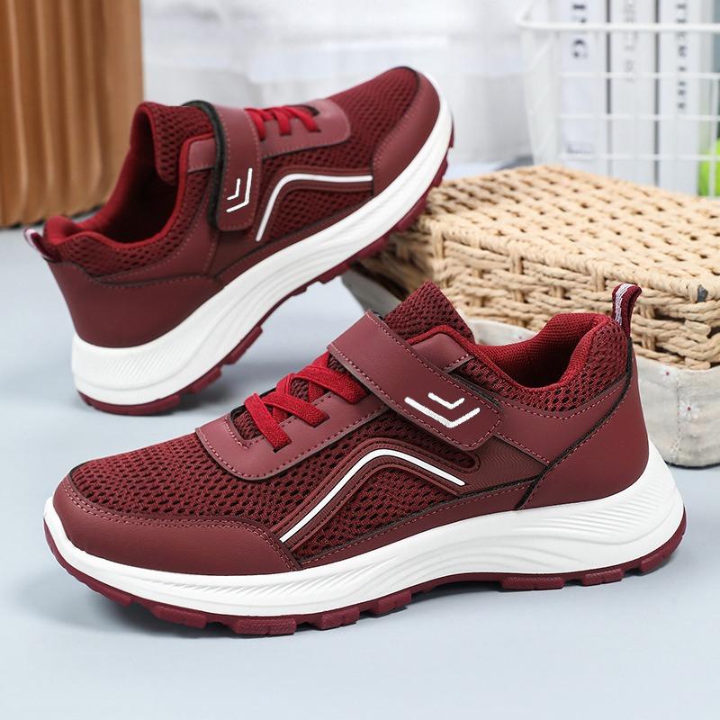 Women's shoes summer couple walking shoes breathable sports shoes mesh casual shoes Velcro mother versatile single shoes