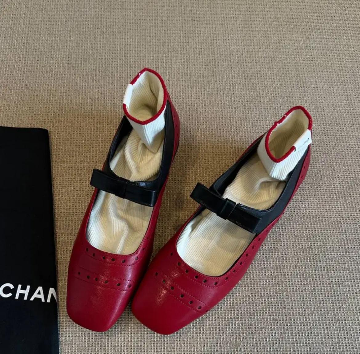 

Кожаные французские туфли на низком каблуке с квадратным носком и бантом, с открытым верхом, одинарные туфли, женственные, универсальные, для работы, с мягкой подошвой, балетки, Мэри Джейн 40 красный