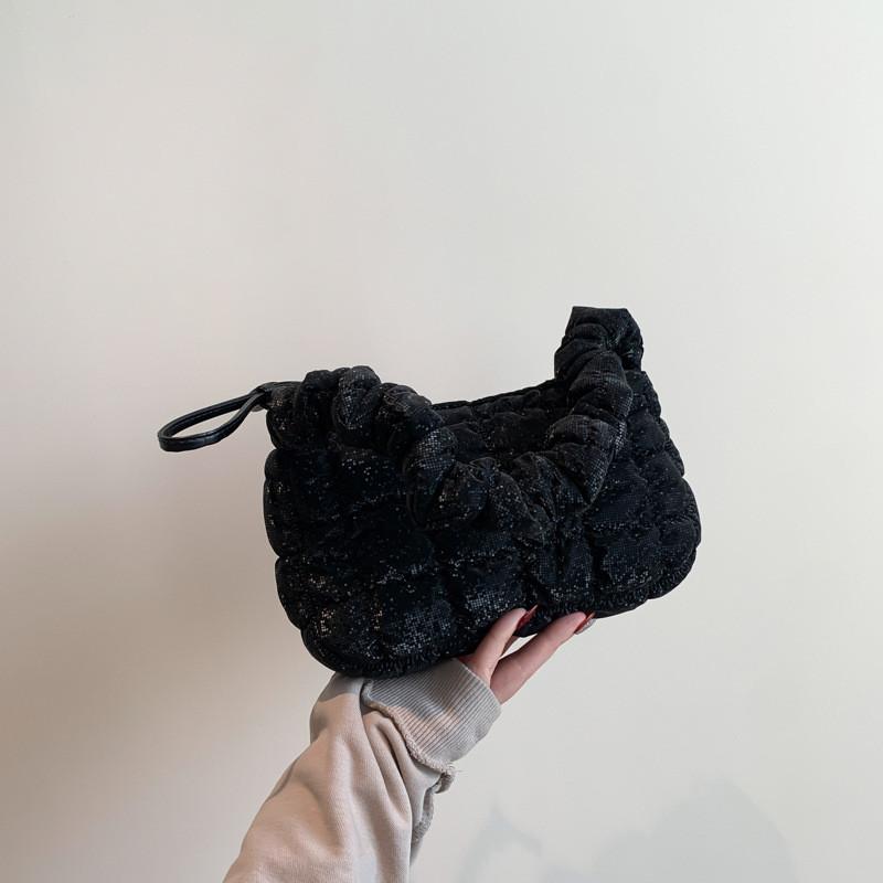 

Модная весенняя сумка для женщин. Стильная простая повседневная сумка-тоут в черно-бело-сером цвете. Black