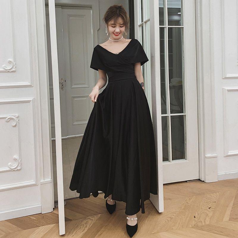 Elegantní bílé večerní šaty na svatby a narozeniny.