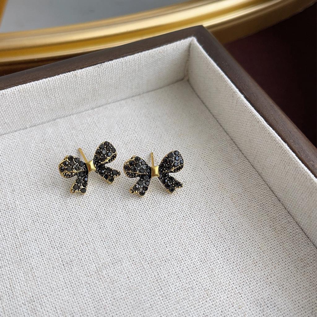 Boucles d'oreilles géométriques vintage en perles pour femmes - Style rétro de Hong Kong, luxe léger, sensation haut de gamme