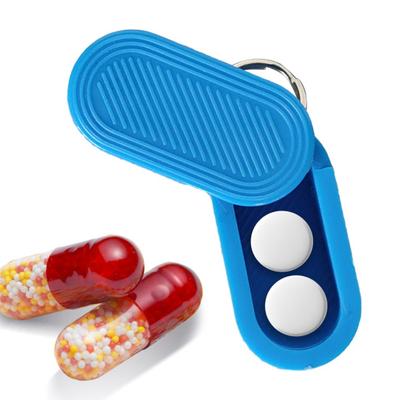 Caixa de comprimidos com design magnético compacto, tamanho de bolso, com chaveiro pendurado, estojo dispensador de comprimidos montado à mão