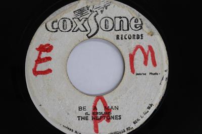 7-Zoll Schallplatte HEPTONES - Sei ein Mann KEINE COXSONE RECORDS Jamaika Reggae, Ska & Dub Gebraucht