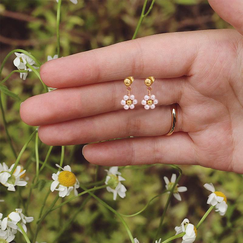 Edelstahl Perlenblumen Ohrstecker - Hochwertiger Titanstahl, Farbbeständig, Kleines & Frisches Design.