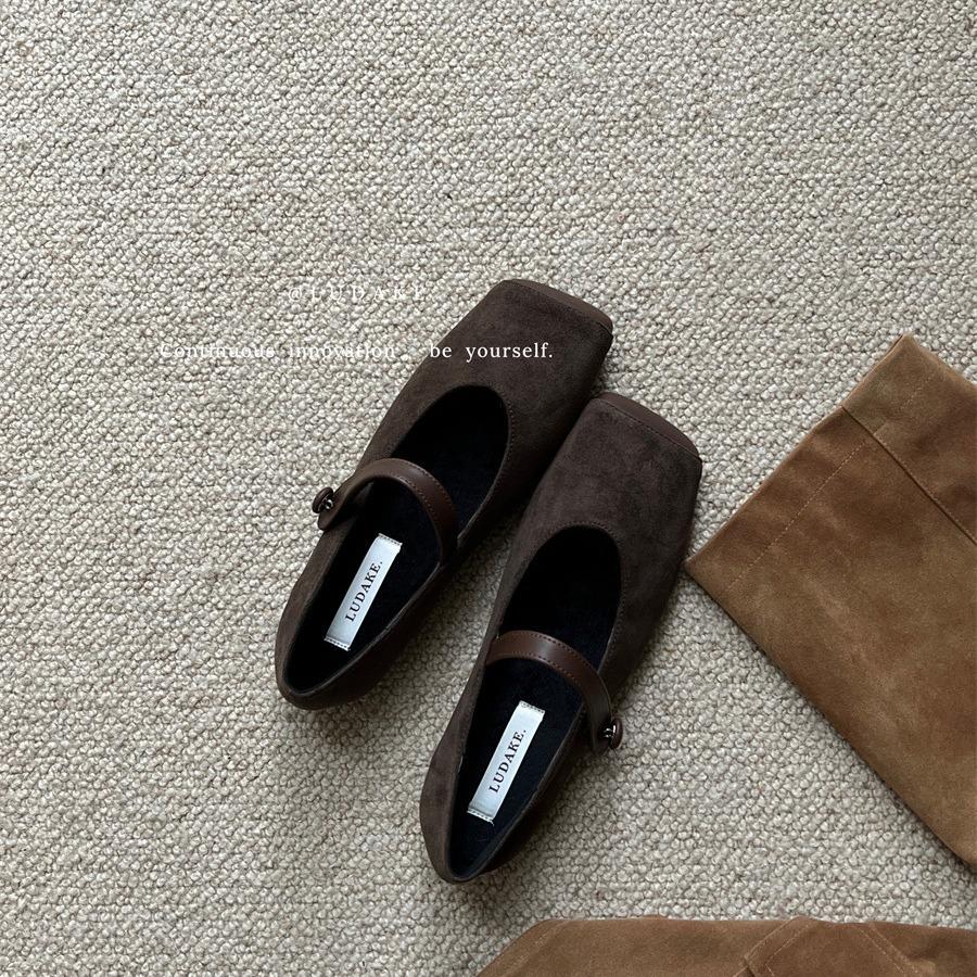 Firkantet tå Mary Jane sko damesko 2025 høst og vinter nye semsket skinn en-stropp retro skjørt fløyel enkle sko