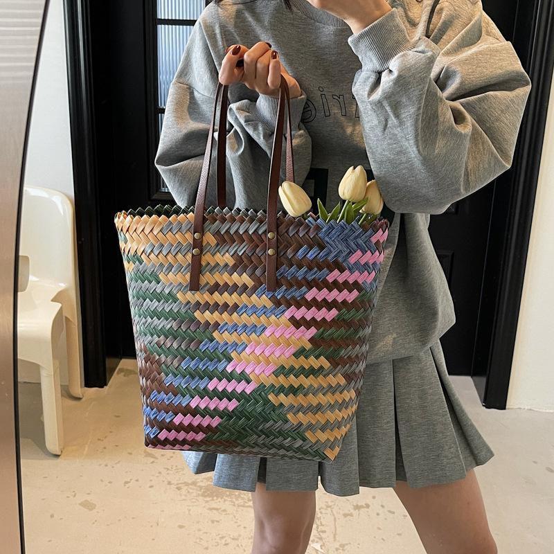 

Сумка для покупок большой вместимости Новая отпускная сумка Модная наплечная сумка-тоут темно-коричневого