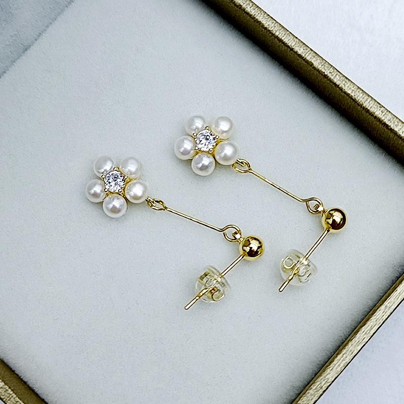 

Natural freshwater pearl exquisite small flower earrings S925 silver needle Japan and South Korea small freshness sweet earrings earrings