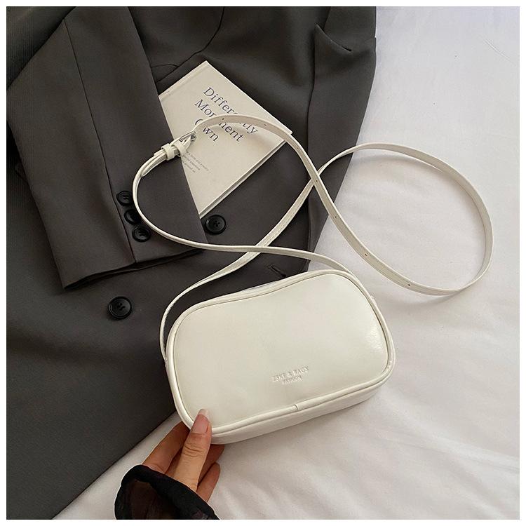 

2025 лето новая маленькая квадратная сумка модная простая нишевая женская сумка тренд зарубежная высококачественная текстура сумка через плечо сумка-мессенджер белый