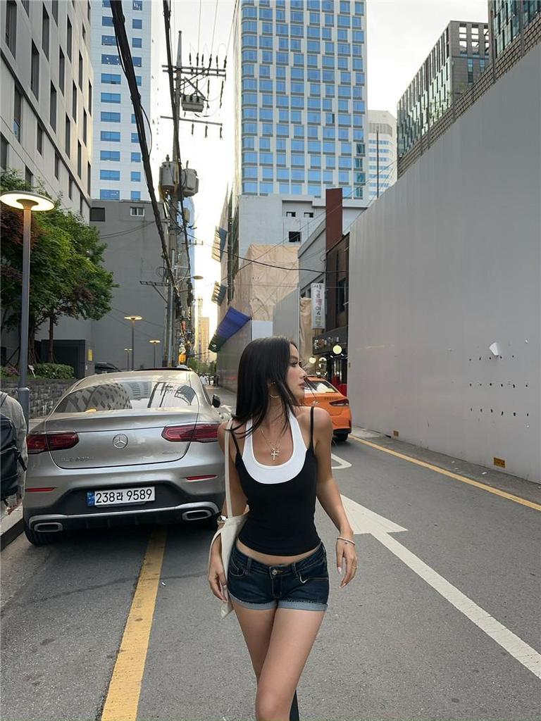 Fashionable Color Block Halterneck Slimming Retro T-Shirt Vest