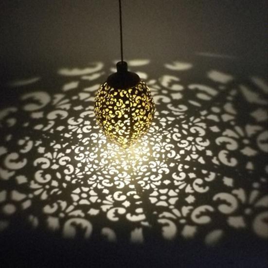 Hängende Solarleuchten mit ausgehöhltem Muster, IP44, wasserdicht, Schmiedeeisen, verschleißfest, Solarenergie, Tropfenform, LED-Gartenleuchte für den Garten