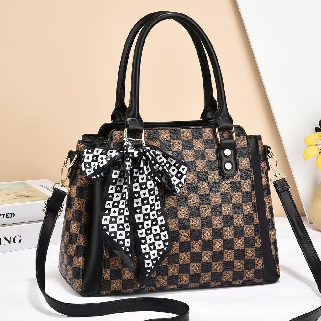 Fashionable Pu Tote Bag For Women With Stylish Plaid Design And Soft Structure