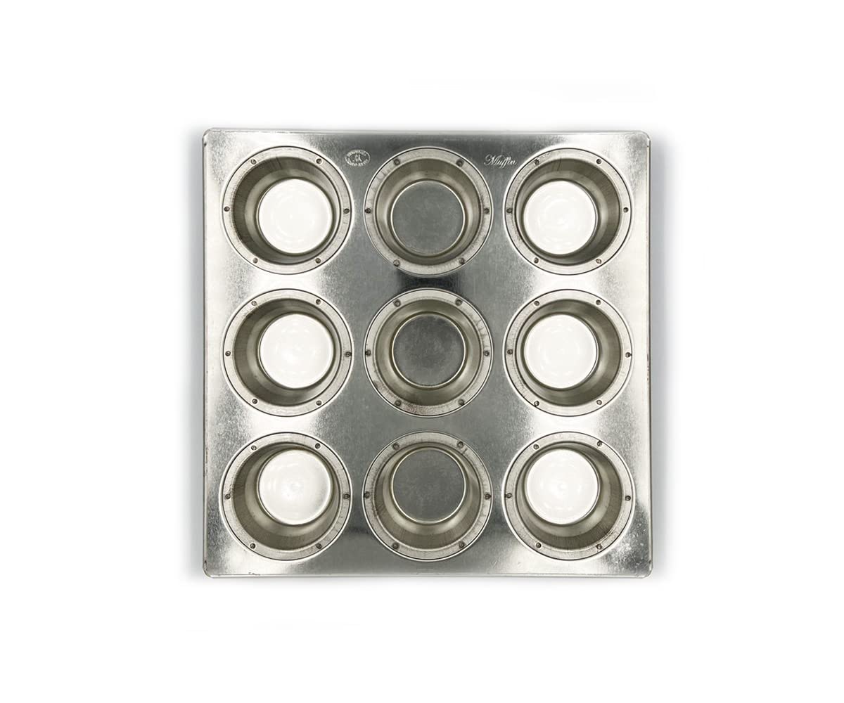 

Matsunaga Manufacturing Silicone-Coated Traditional Silver Muffin Pans (9 Pieces)