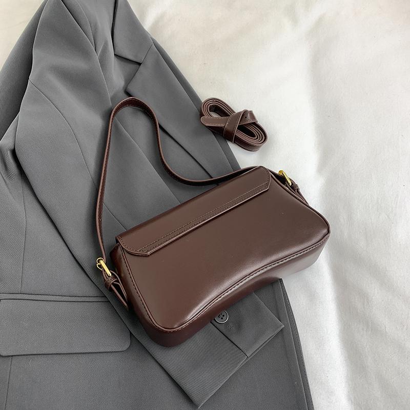 Flip Magnetic Buckle Shoulder Crossbody Bag for Work and Commuting, Fashiable and Simple Armpit Small Square Bag, Portable Acc