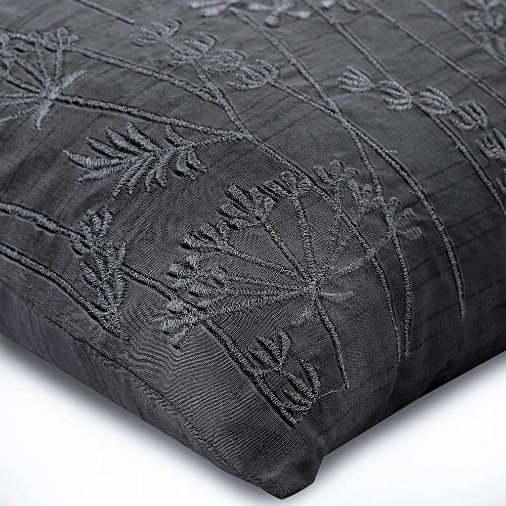 The HomeCentric Poszewka na poduszkę Szara Hmade Charcoal Grey Poszewki na poduszki Willow Design Zardozi Haftowane kwiaty Współczesne - Willow Splendor