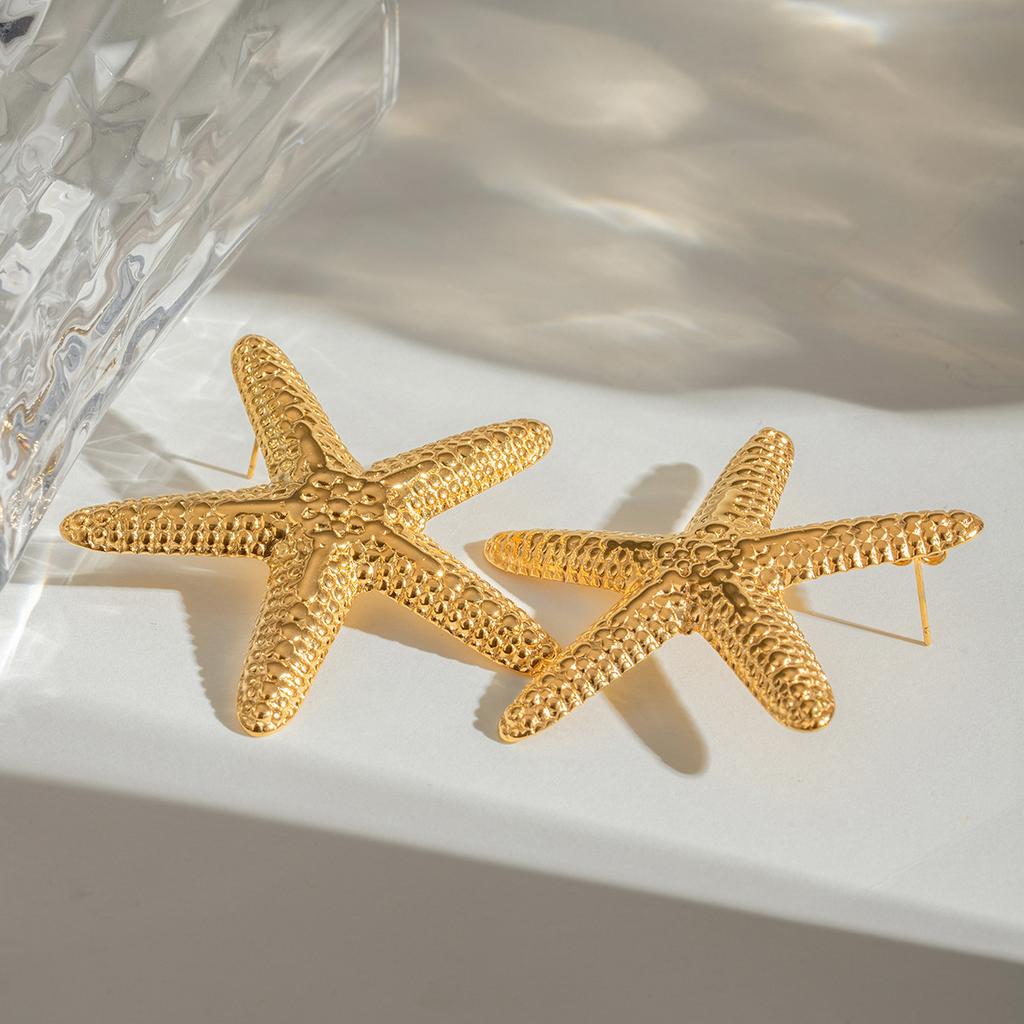 1 Pair of Pentagonal Starfish Shaped Earrings , Bright Gold Metallic Texture,  Highlighting Exquisite and Noble Sense