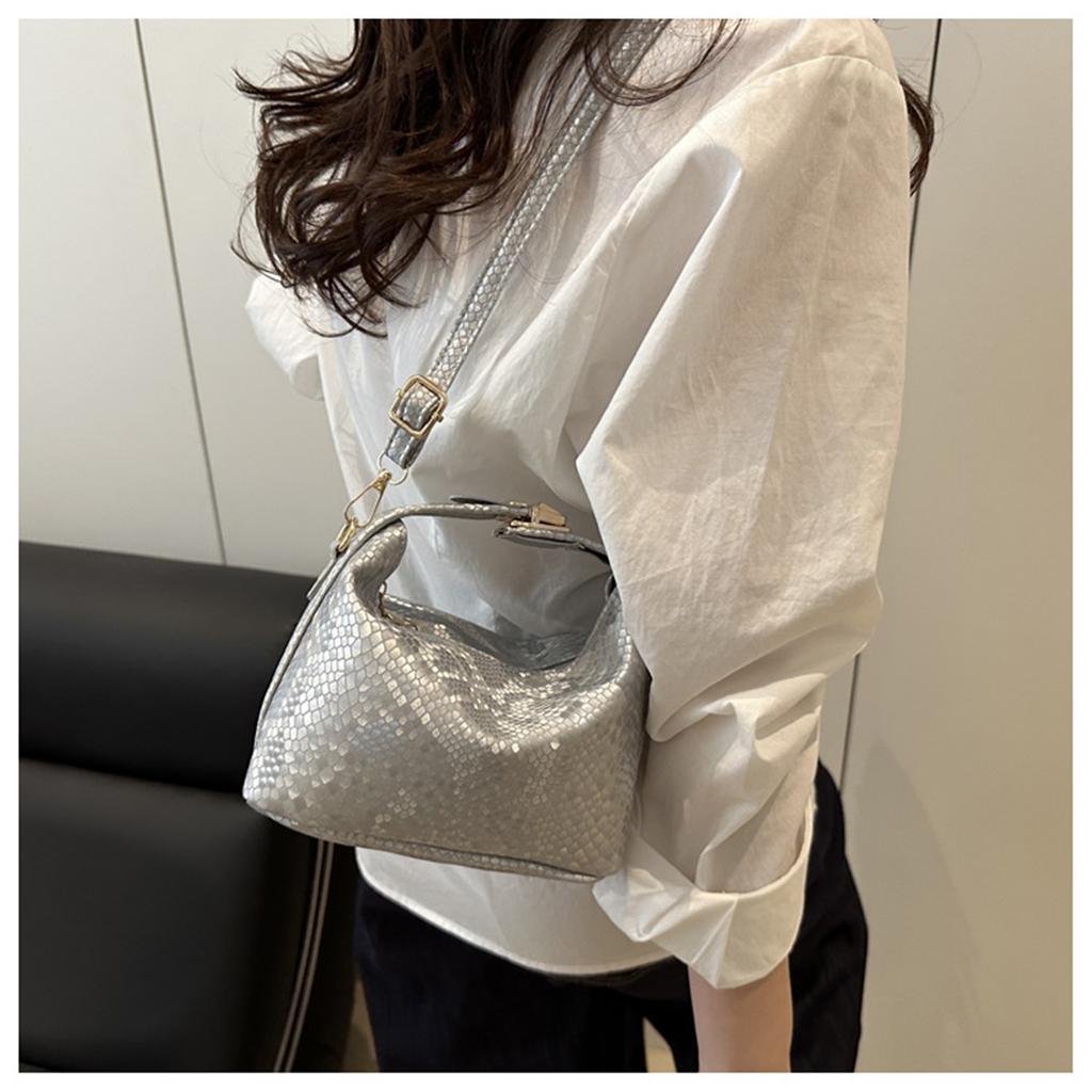 Aesthetic Lock Buckle Pure Colour Trend Simple Fashion Leisure Commuting Single Shoulder Diagonal Cross Handheld Bucket Bag