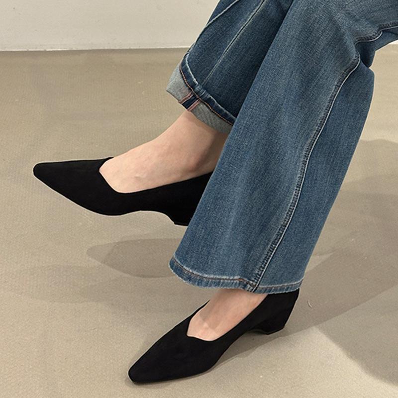Pointed shoes single shoes shallow mouth autumn suede shoes one pedal beautiful thick heel Mary Jane shoes 35