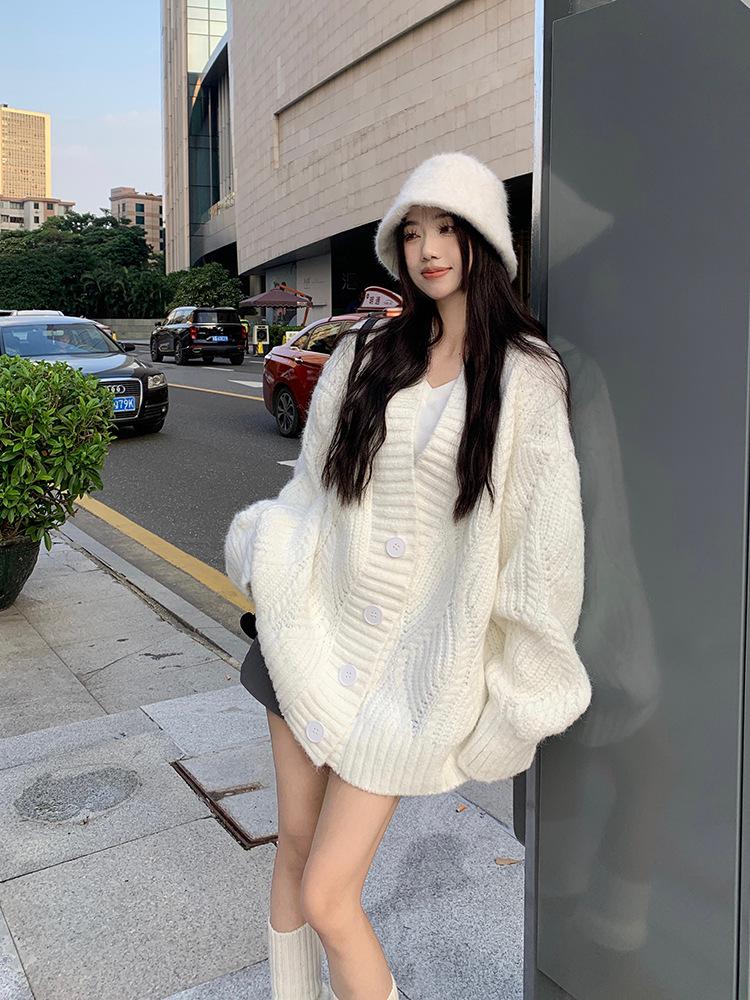 Korean Style Cozy V-Neck Knit Cardigan for Autumn/Winter 2026