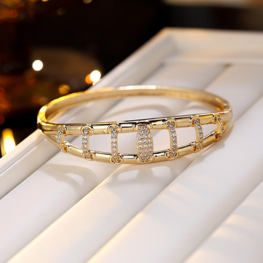 Fashionable Hollow Women's Light Luxury and High-end Versatile Zircon Trend Bracelet