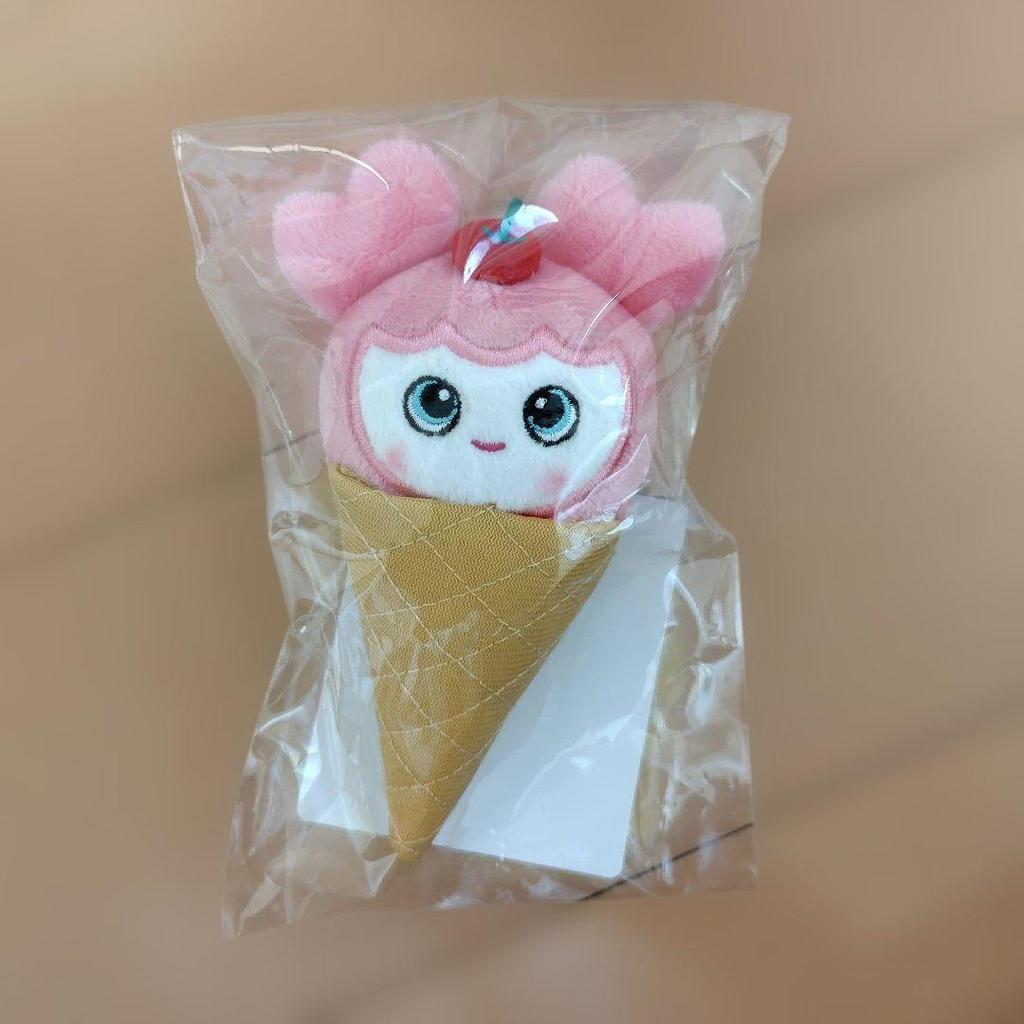 [USED] TWICE Mobley Plush Badge