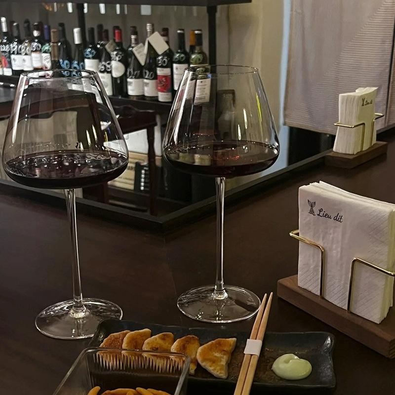 Křišťálová burgundská sklenice na červené víno Elegantní luxusní velká mísa Konkávní základna Sklenice na stopce na šampaňské Šumivé pití Bar Párty