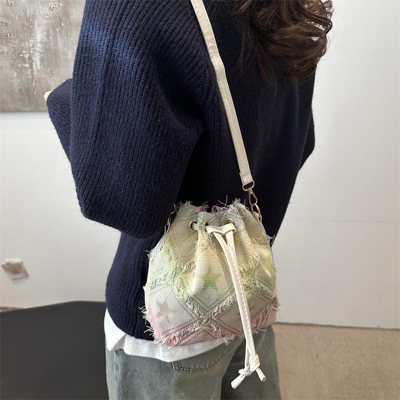 2025 Spring New Large-capacity Fashion Design Shoulder Leisure Bag Women's Tide Simple Commuter Portable Bucket Bag