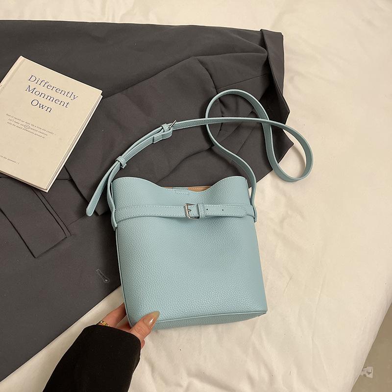 Large-capacity bags women's simple and versatile 2025 new casual shoulder armpit bags women's popular bucket bags this year