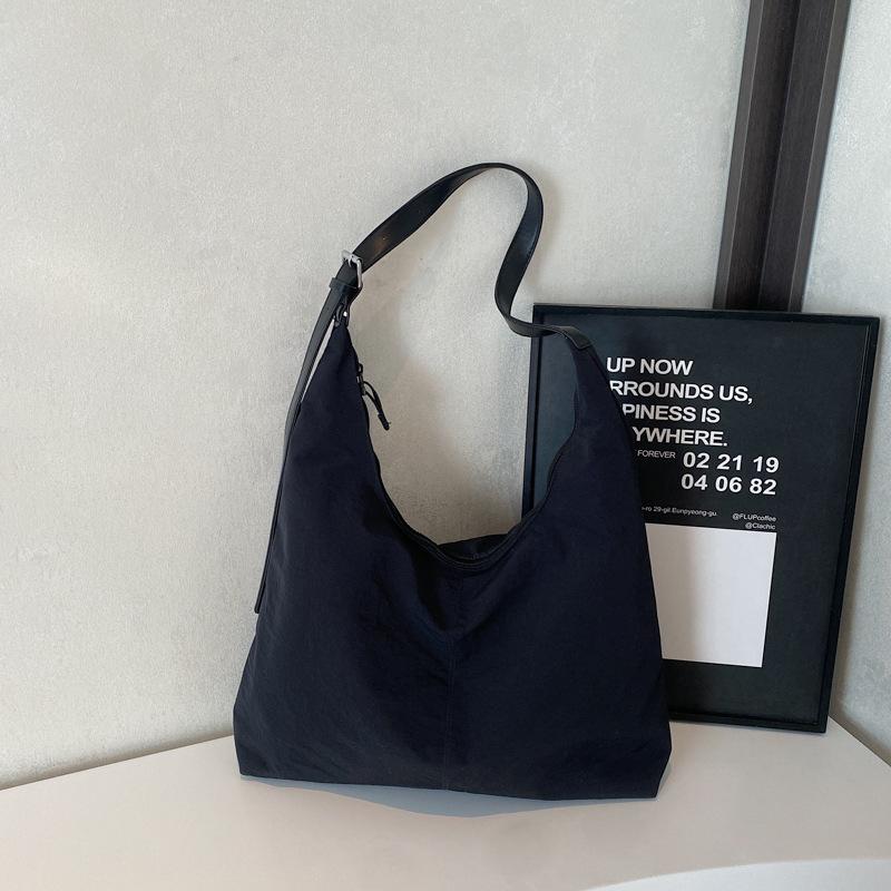 2025 Spring New Foreign Style Fashion Trend Large Capacity Bag Casual Niche Women Texture Shoulder Tote Bag