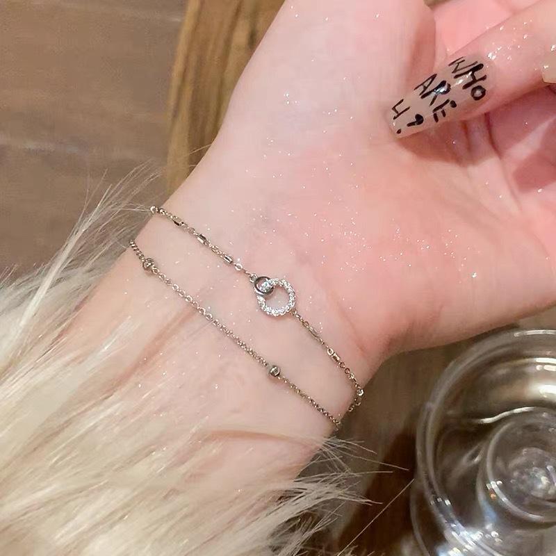 Zhongying Jewelry: Women's Japanese & Korean Style Double-Layer Interlocking Bracelet - Niche Design, High-End Feel, Perfect for Stacking.