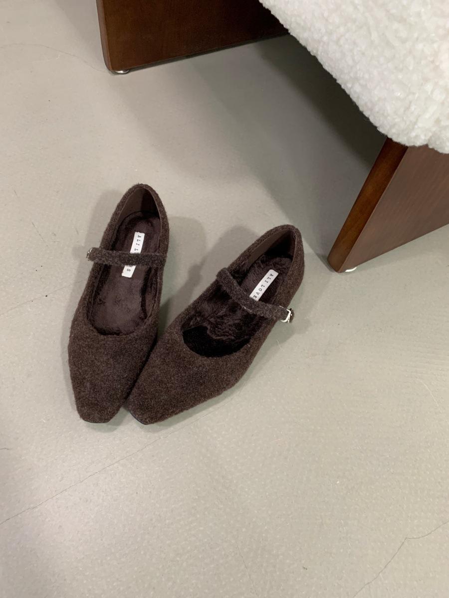 

2025 autumn and winter new fashionable and simple pointed-toed thin-heeled fluffy shoes French women s shoes high-heeled one-word buckle shoes 39 светло-коричневого