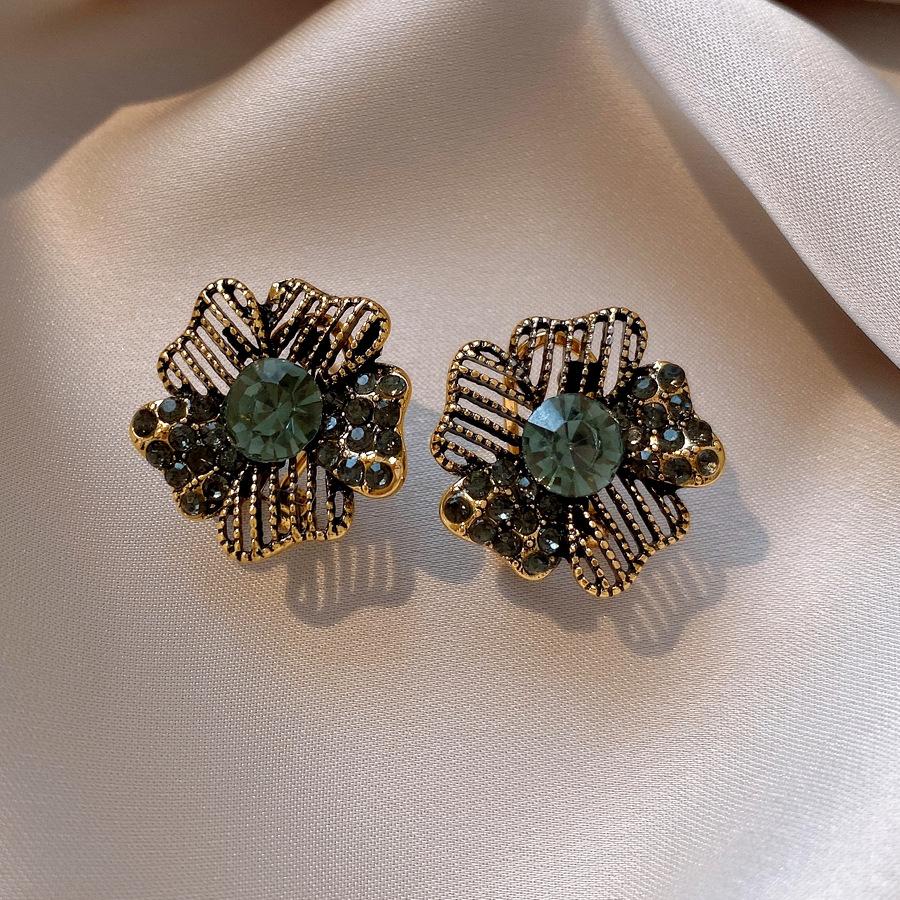 

Vintage hollow flower earrings золотой