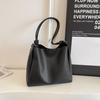 225 Winter New Bag Women's Retro Foreign Style Tote Bag Fashion Niche Shoulder Bag Casual Simple Crossbody Bag